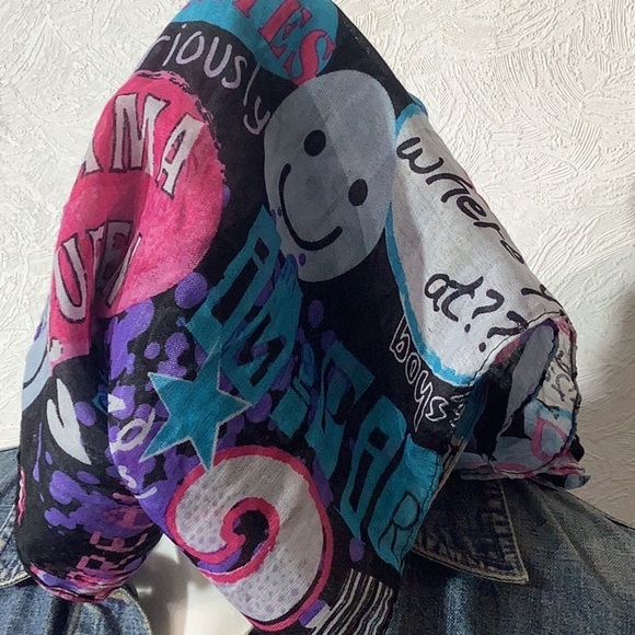 Lightweight summer spring scarf in Colorful Graphic - Drama Queen - seriously - Picture 4 of 4